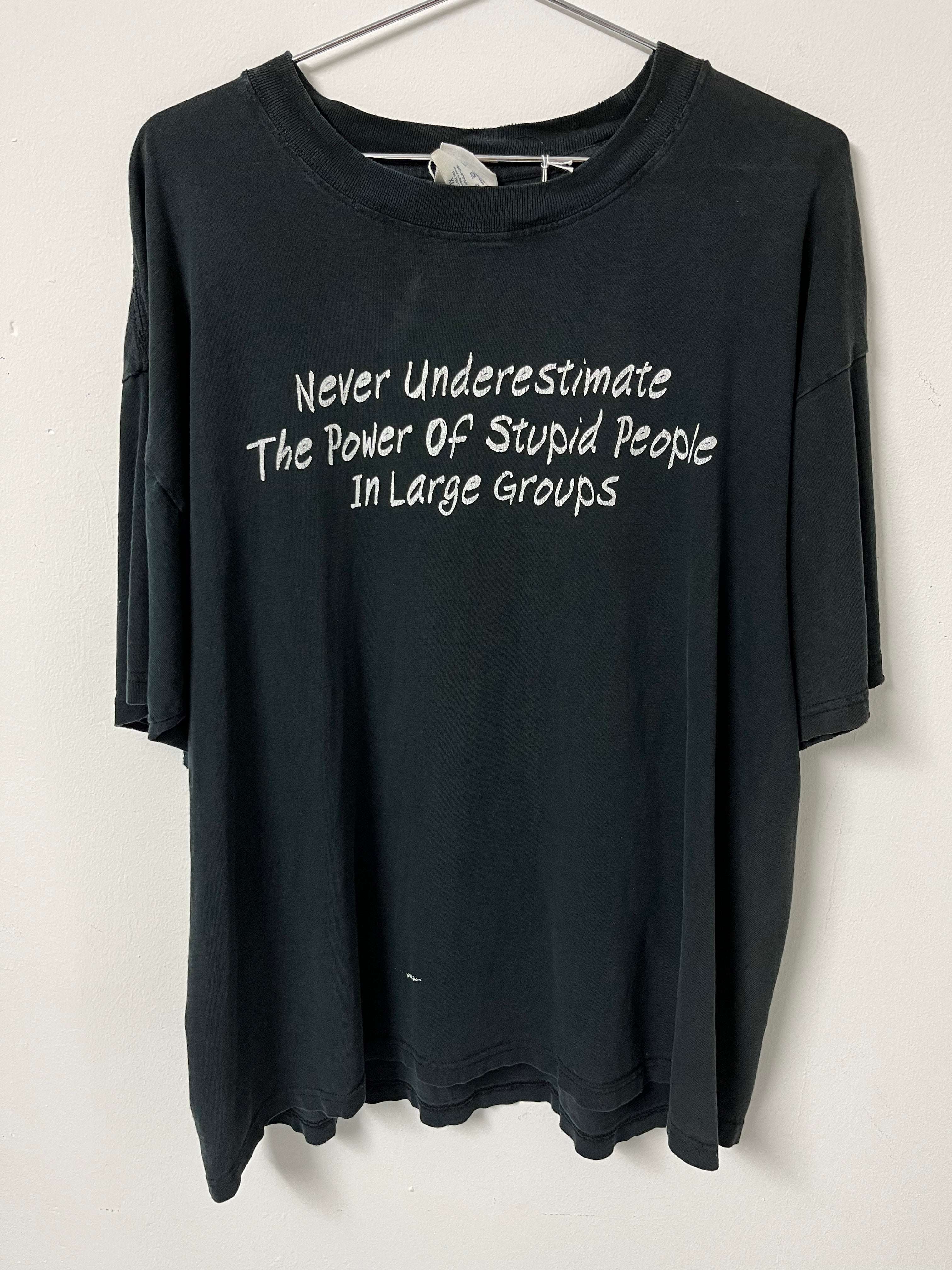 Late 90s/Early ‘00s ‘Never Underestimate the Power of Stupid People’ Distressed T-Shirt - Faded Black - L/XL