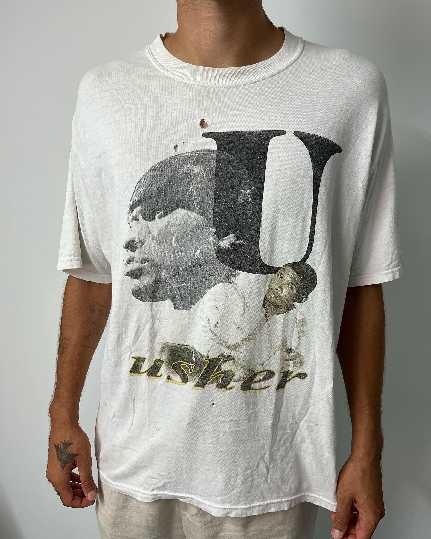 ‘04 Usher Confessions Tour Bootleg Distressed Rap T-Shirt - Aged White - XL