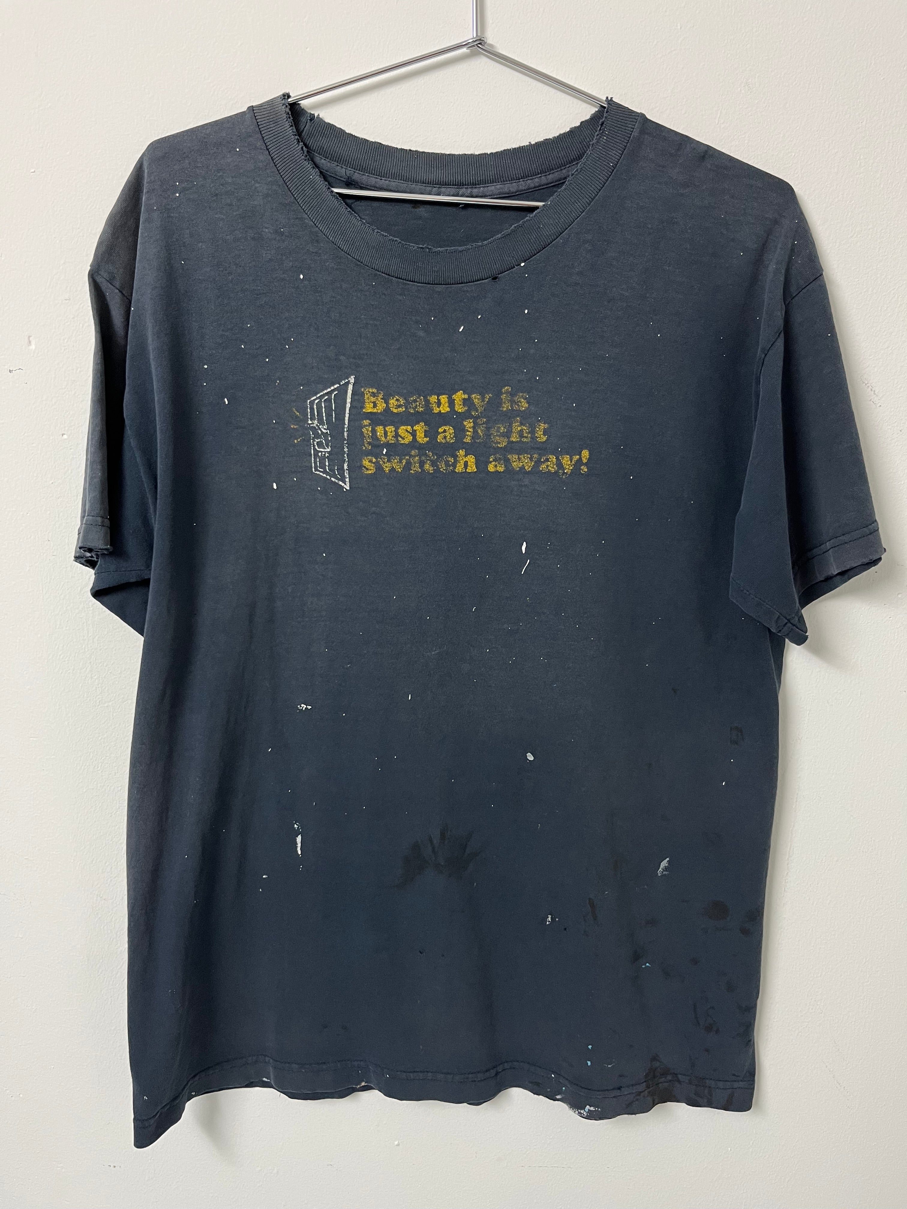 90s/‘00s ‘Beauty is Just a Light Switch Away’ Thrashed T-Shirt - Sun Faded Navy - XL